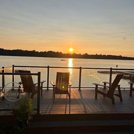 Merland Park Minnow Motel Picton Bagian luar foto