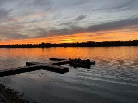 Merland Park Minnow Motel Picton Bagian luar foto